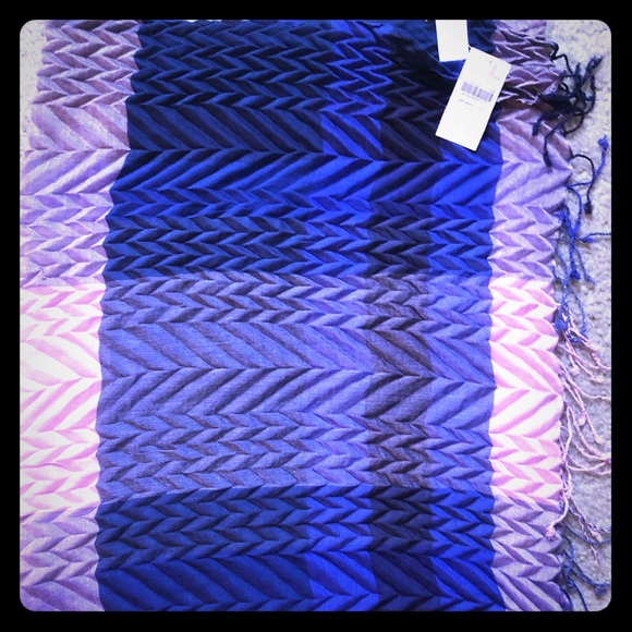 Scarf - Picture 1 of 4